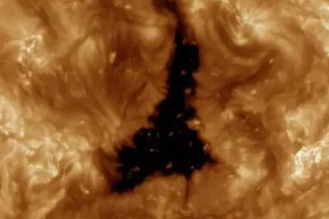 Buraco gigante no Sol pode causar tempestade geomagnética na Terra!